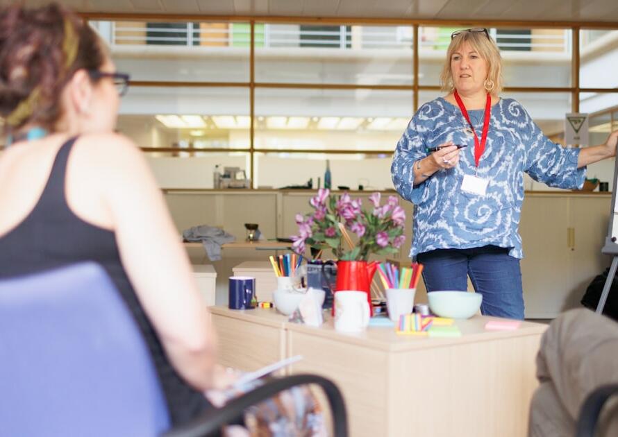 Quels sont les signes de la dysphasie ? Enfant en séance d'orthophonie